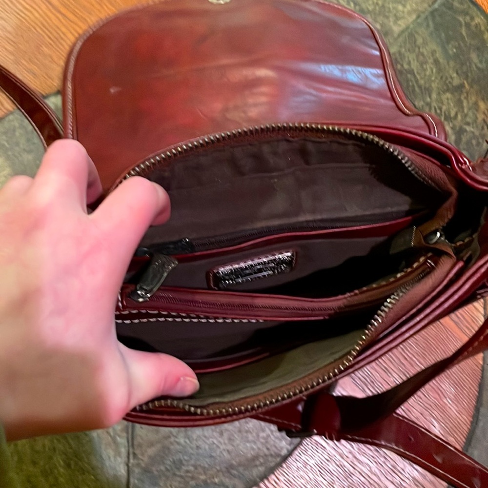 “Trinity Ranch” Crossbody Bag - Picture 8 of 9